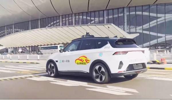 Baidu Inc. lanza el primer servicio de robotaxi 24/7