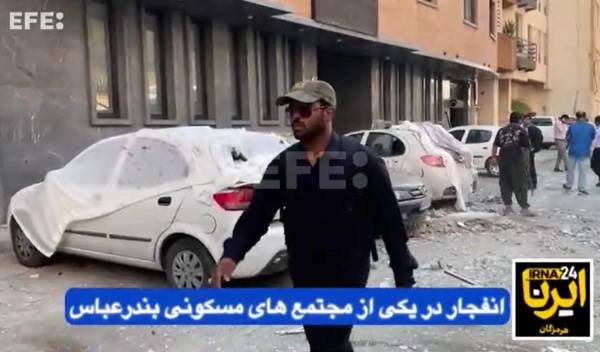 <i>No access Israel media / Persian-language TV stations outside Iran / strictly no access BBC Persian / VOA Persian / Manoto-1 TV / Iran International.</i>