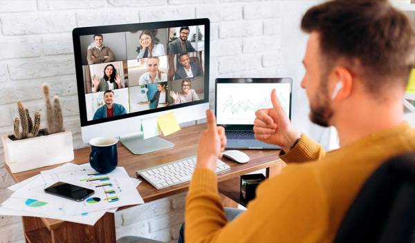 Una videollamada en alta definición de una hora puede emitir entre 150 y 1,000 gramos de CO₂, dependiendo de la red eléctrica que alimenta los centros de datos. Foto de istock