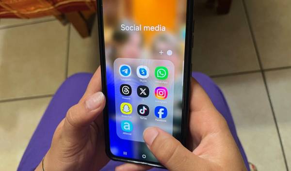 <i>Países como Indonesia, Malasia, Reino Unido o España han implementado o están considerando aplicar restricciones similares a las redes sociales. Foto de EFE </i>