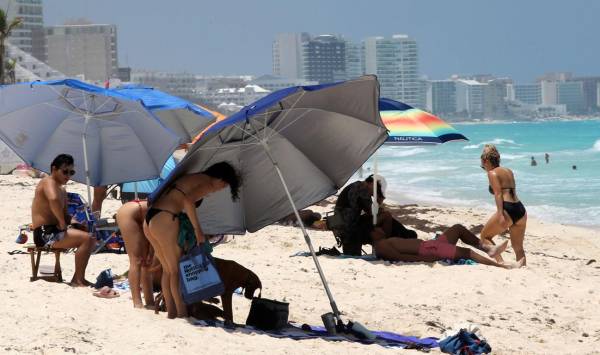 <i>Las llegadas globales aumentaron un 2 % en el primer trimestre de 2026, para luego disminuir un 1 % en el segundo, tras un descenso del 3 % en abril. Foto de EFE</i>
