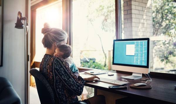 Estudio: 87 % de mujeres renuncia a su carrera laboral al ser madre por 'salud mental'