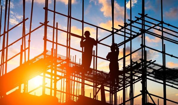<i>Según el BCR, el sector construcción experimentó un crecimiento interanual de 29.8 % en noviembre, una cifra que contrasta fuertemente con el modesto 3 % reportado en octubre. Foto de iStock</i>