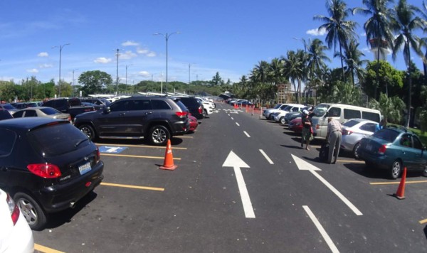 Aeropuerto de El Salvador movilizará más de 3 millones de pasajeros en 2017