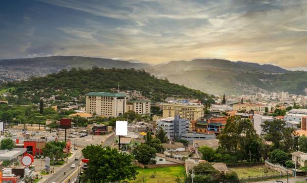 <i>La tasa de desempleo de Honduras bajó de 7,2 % en 2024 a 6,14 % en 2025, según la encuesta. Foto de EFE</i>