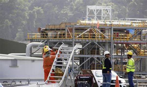 <i>La mina entró este año en una fase de preservación - que incluye el procesamiento de toneladas de mineral que había quedo a la intemperie- dejando sin actividad un proyecto que representaba unos 7.000 empleos directos y un fuerte debate sociopolítico y ambiental en Panamá. Foto de AFP</i>