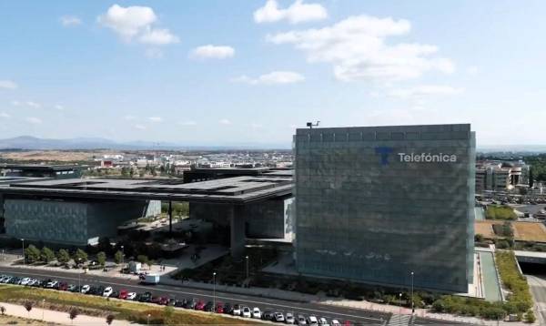 <i>Telefónica Movistar reportó en 2025 una base de más de 23,5 millones de clientes en México, aunque con presiones en rentabilidad, en un mercado dominado por Telcel (América Móvil). Foto de archivo</i>