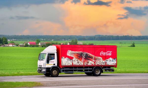 Los ingresos de Coca-Cola en Europa, Oriente Medio y África cayeron un 7 % Foto de Maksim Safaniuk / Getty Images