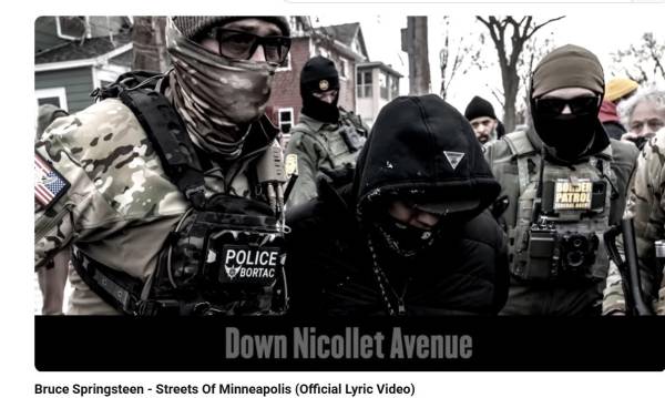 <i>Captura de pantalla del video oficial Streets of Minneapolis. “Vamos a luchar para esta tierra y el extranjero entre nosotros”, dice Springsteen</i>