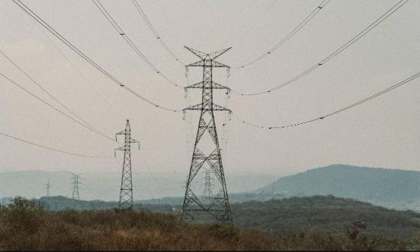 El proyecto en cuestión es defendido y promovido desde el Ejecutivo, en el mismo se defiende la modernización del Sistema Eléctrico Nacional bajo los pilares de la eficiencia y sostenibilidad. FOTO ARCHIVO E&amp;N