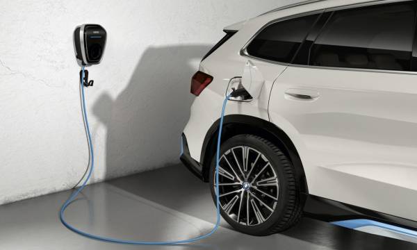 Los fabricantes de automóviles mundiales se enfrentan a un arancel de importación del 25 % en Estados Unidos, el segundo mercado automovilístico más grande del mundo, lo que hace que muchos de ellos retiren sus perspectivas para 2025. Foto corftesía
