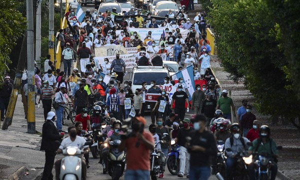 Cientos de personas manifiestan en Honduras contra las ciudades modelo