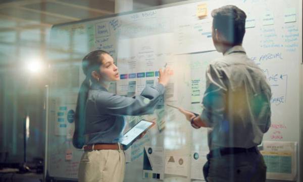 <i>Aunque los volúmenes de los mercados de predicción inicialmente aumentaron en 2024 alrededor de las elecciones presidenciales de Estados Unidos, finalmente superaron esos niveles en 2025 a medida que los contratos sobre deportes, criptomonedas y variables macroeconómicas ganaron popularidad. Foto de iStock</i>