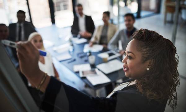 Estudio: Un 70 % de los gerentes no tienen capacitación para liderar un equipo híbrido