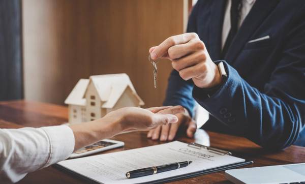 Adquirir un apartamento propio es, sin duda, una de las decisiones más transcendentales en la vida de una persona, o de una pareja. Foto de iStock