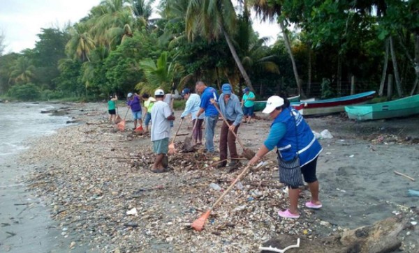 Guatemala busca frenar 'isla de basura' en el Caribe