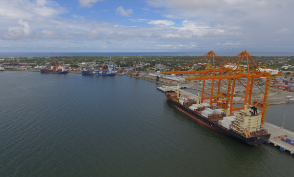 <i>El Canal de Panamá, un ente autónomo del Estado que cuenta con un capítulo constitucional, está incursionando en el sector portuario. Foto de EFE</i>