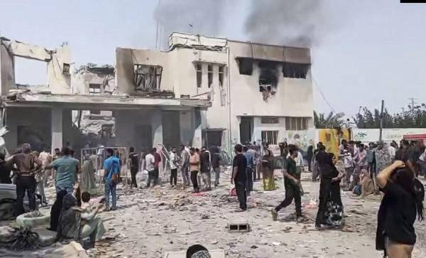 <i>Captura del video de los momentos posteriores al bombardeo en la ciudad de Minab (Irán). El número de niñas muertas en un ataque israelí contra una escuela de primaria en la ciudad sureña iraní de Minab ha ascendido a 24, mientras otras 45 estudiantes han resultado heridas, informó la gobernación de la provincia de Hormozgan. EFE/MEHR</i>