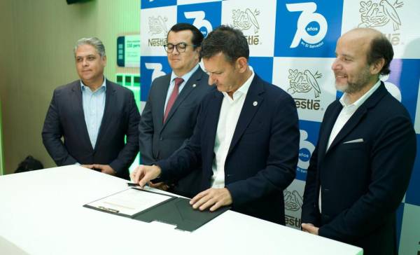 Nestlé El Salvador es certificada como la primera empresa plástico neutral