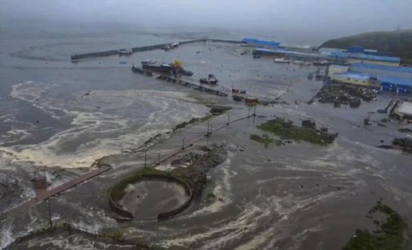 <i>SEVERO-KURILSK (Russian Federation), 30/07/2025.- A still image taken from handout video provided by the Geophysical Center of the Russian Academy of Sciences shows a flooded area in Severo-Kurilsk, Sakhalin Region, Russia, 30 July 2025. Authorities in Russia's Sakhalin region have declared a state of emergency, after a 8.8 magnitude earthquake struck off Russia's Kamchatka Peninsula on 30 July, triggering tsunami warnings and evacuation orders. (Terremoto/sismo, Rusia) EFE/EPA/GEOPHYSICAL SURVEY OF THE RUSSIAN ACADEMY OF SCIENCES HANDOUT </i>