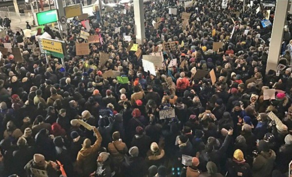 Trump sufre primera derrota judicial por decreto antiinmigración