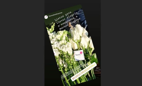 Guatemaltecos reparten flores para llevar alegría en medio de crisis