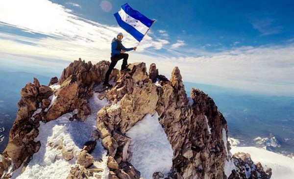 Alpinista hondureño se prepara para escalar el Monte Everest