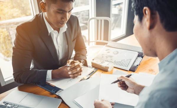 <i>La estabilidad financiera de los colaboradores se ha convertido en uno de los principales desafíos para las empresas en un contexto marcado por la inflación y el aumento del costo de vida. Foto de iStock</i>