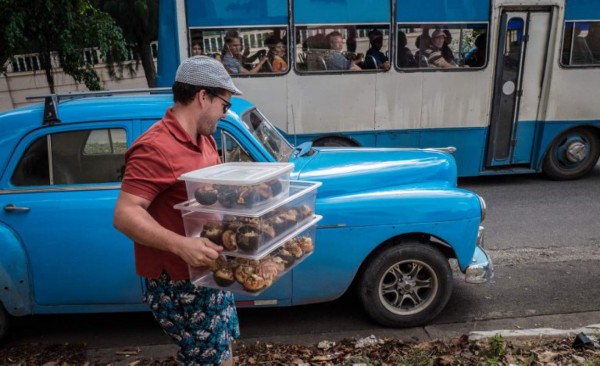 Fusionan postre francés con ron cubano y sortea la escasez con creatividad