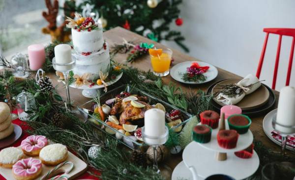 <i>Calcule cuántas personas realmente asistirán a la cena navideña para evitar compras excesivas o desperdicios. Foto de iStock</i>