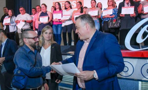 El objetivo es alcanzar a 2.000 comerciantes capacitados para fin de año, en la región. Foto cortesía