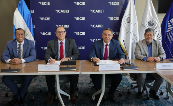 <i>La firma de este convenio marca el inicio de la implementación de un proyecto con una intervención integral que abarca desde la captación hasta la distribución del agua. Foto de cortesía</i>