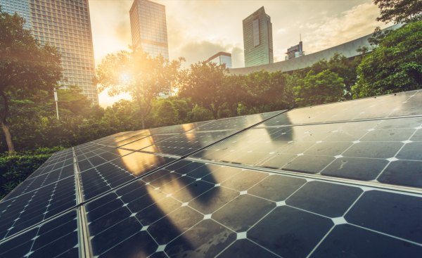 Los propietarios de viviendas, las empresas y los electricistas toman medidas para implementar sistemas de energía de respaldo para proteger dispositivos, equipos y sistemas críticos. Foto cortesía