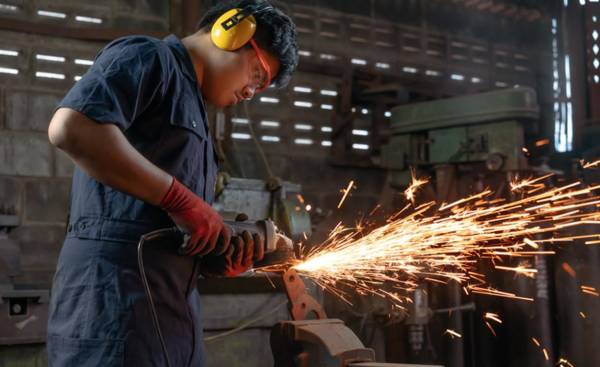 <i>El análisis insiste en la importancia de la capacitación y recomienda modernizar la regulación laboral para ampliar la protección a los trabajadores en transición de un empleo a otro. Foto de iStock</i>