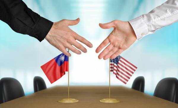 Biden convierte en ley el acuerdo comercial entre EEUU y Taiwán