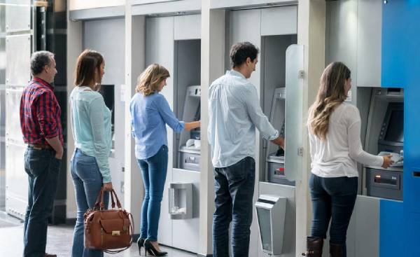 <i>Referente a las remesas familiares, el 25.8 % de las personas entrevistadas por el BCR dijo que ha recibido remesas a través de canales formales como empresas remesadoras y abonos en cuentas de ahorro. Foto de iStock</i>