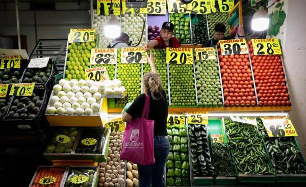 <i>Entre los productos agrícolas con mayores incrementos figuran el chile dulce, la papa, el tomate pera, la cebolla, la zanahoria y el plátano. Foto de EFE</i>