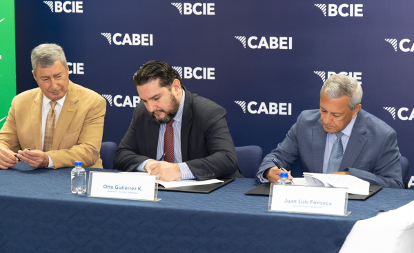 <i>Esta cooperación da continuidad a una relación de más de 27 años entre el BCIE y BANRURAL para acercar recursos al sector productivo guatemalteco. Foto de cortesía</i>