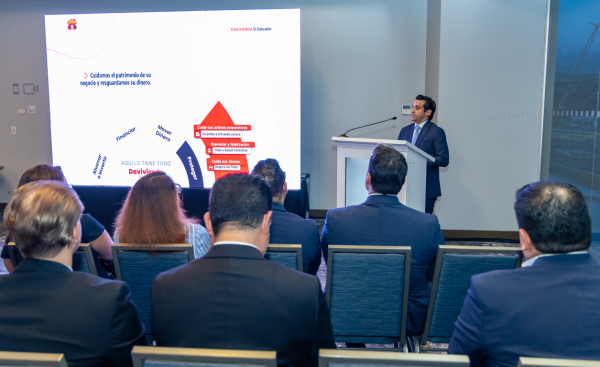 <i>Representantes de Banco Davivienda participaron en la Segunda Misión Empresarial Bolivia – El Salvador, organizada por la Cámara Binacional El Salvador – Bolivia. Foto de cortesía</i>