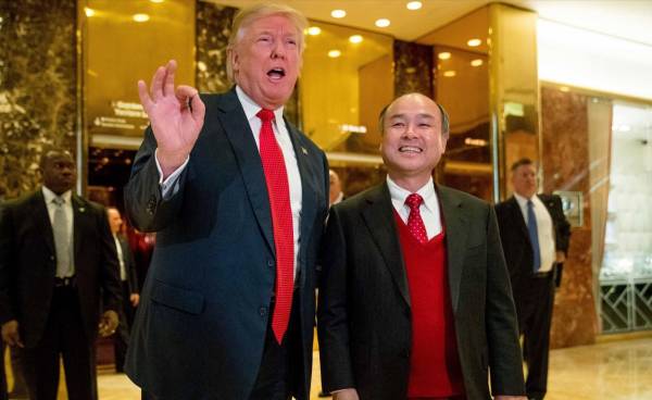El presidente electo de Estados Unidos, Donald Trump, y el consejero delegado (CEO) de SoftBank, Masayoshi Son, anunciaron la inversión. Foto cortesía