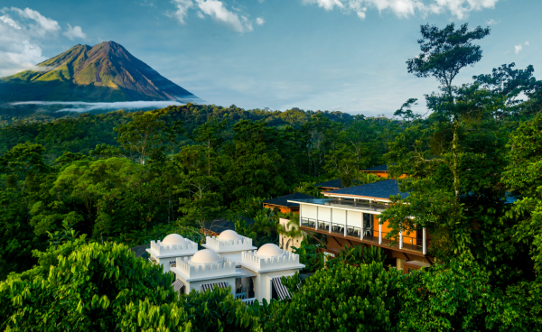Nayara Springs, un santuario solo para adultos en La Fortuna de San Carlos, ha sido distinguido con Tres Llaves MICHELIN, la máxima distinción. Foto de cortesía