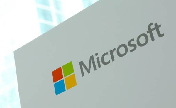 Microsoft ha estado invirtiendo miles de millones para mejorar su infraestructura de IA y ampliar su red de centros de datos. Foto de EFE