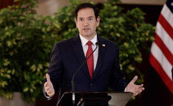 <i>El secretario de Estado de Estados Unidos, Marco Rubio, habla este martes en la Casa Presidencial en San José (Costa Rica). EFE/ Jeffrey Arguedas</i>