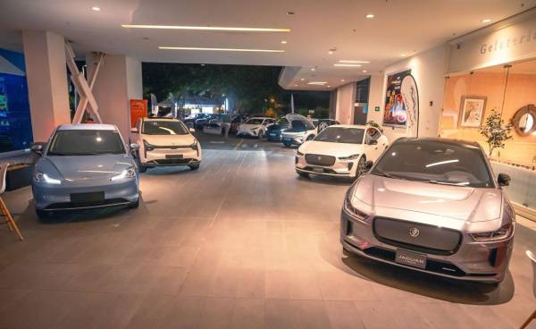 <i>Los vehículos totalmente eléctricos representaron el 22,6% de los coches registrados en la UE el mes pasado, superando a los coches de gasolina con un 22,5%. Foto de archivo</i>