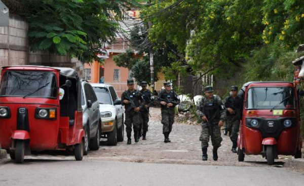Uniformados entran a barrios de Honduras donde pandillas impiden campaña electoral