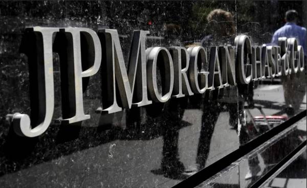 <i>Los principales banqueros de Wall Street alertan que los máximos históricos de las bolsas podrían derivar en una burbuja, en medio de señales de desaceleración económica en Estados Unidos. (Foto: EFE)</i>