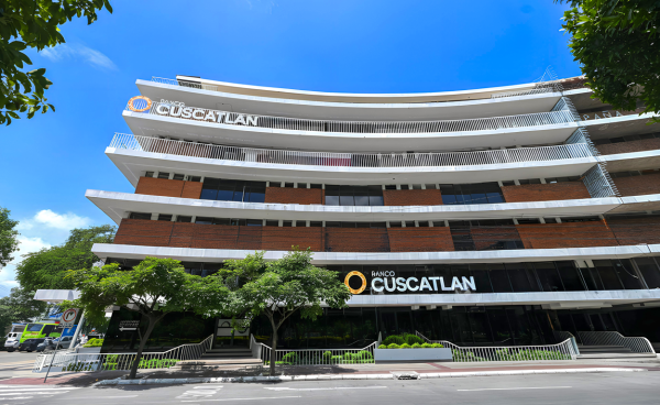 Banco CUSCATLÁN inicia operaciones en Guatemala como resultado directo de la adquisición del 100 % de las acciones de Banco Inmobiliario. Foto de cortesía