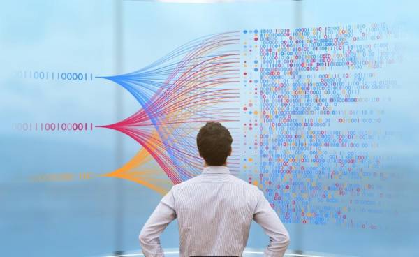 <i>La penetración de la IA se mueve sobre todo entre tareas básicas e intermedias, apenas el 12,6% de los encuestados declara que la utiliza de manera intensiva y estratégica, integrando procesos. FOTO SHUTTERSTOCK</i>