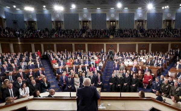<i>El presidente de Estados Unidos, Donald Trump, pronuncia el discurso sobre el Estado de la Unión en la Cámara de Representantes del Capitolio de Estados Unidos en Washington. EFE/EPA/JESSICA KOSCIELNIAK / POOL</i>