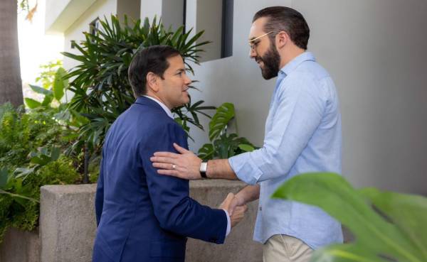 Nayi Bukele y Marco Rubio sostuvieron con una reunión privada, que en una primera parte acompañó la canciller salvadoreña, Alexandra Hill Tinoco. Foto cortesía